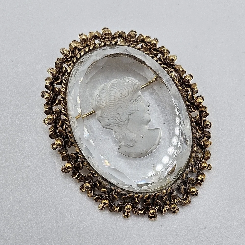 VINTAGE Reverse Carved Glass Gold Tone Oval Cameo Pendant Brooch Pin